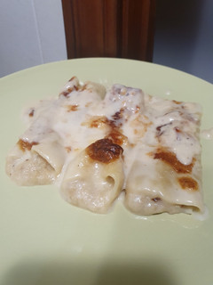 Una foto de Canelones de rape y gambones