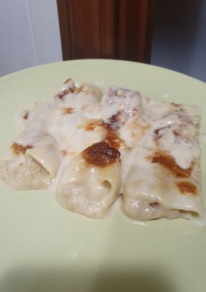 Una foto de Canelones de rape y gambones