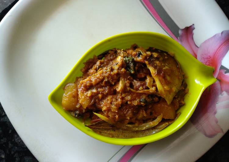 Muri ghonto (fish head curry with rice)