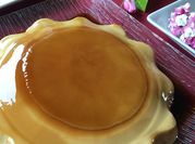 Una foto de flan royal