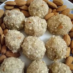 Gound ke laddu A picture of Gound ke laddu.