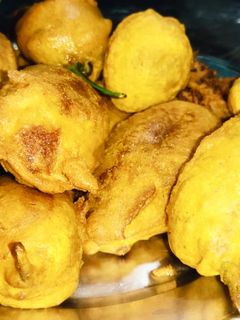 आलू मिर्च पकौड़े(aloo mirch pakoda recipe in hindi) रेसिपी मुख्य फोटो