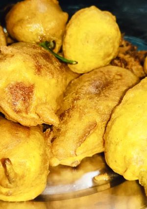 आलू मिर्च पकौड़े(aloo mirch pakoda recipe in hindi) रेसिपी मुख्य फोटो