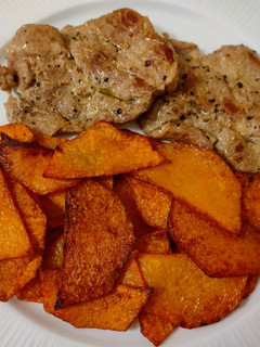 Una foto de Solomillo ibérico a la plancha con calabaza frita