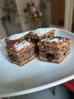 Diós áfonyás sütemény recept fotója