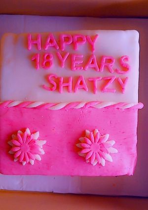 A picture of Decorating a cake with 2 colour fondant.