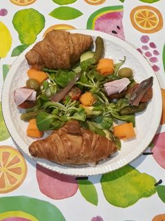 Una foto de Ensalada con caprichos