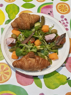 Una foto de Ensalada con caprichos