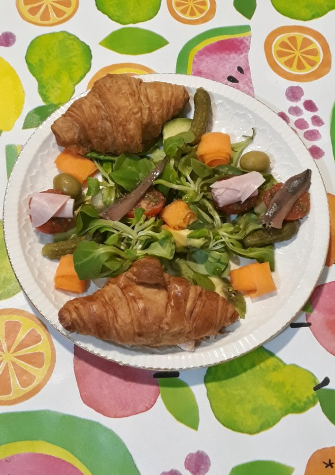 Una foto de Ensalada con caprichos