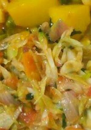 A picture of Peas stew and cabbage.
