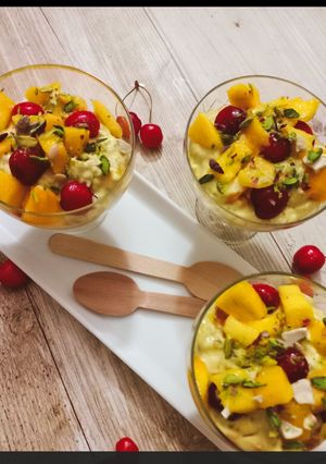 A picture of Creamy fruits yogurt.