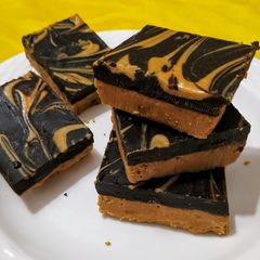 A picture of No bake chocolate peanut butter bar.