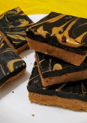 A picture of No bake chocolate peanut butter bar.