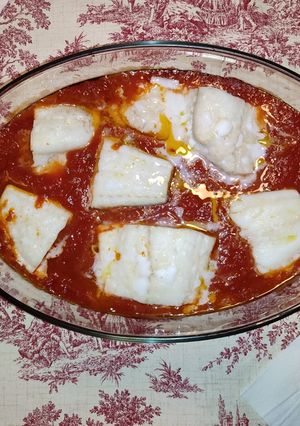 Una foto de Bacalao con tomate
