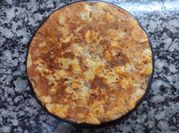 Una foto de condimentos para tortilla de papa