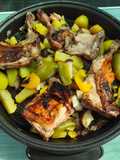 Muslos de pollo con patatas en el pizzapan