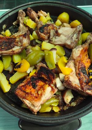 Foto principal de Muslos de pollo con patatas en el pizzapan