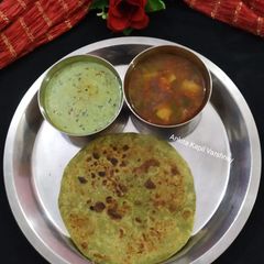 A picture of Spinach Paratha.