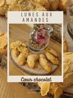 Une photo de Lunes 🌛 aux amandes et cœur chocolat 🍫