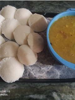 A picture of Hot steamed idli with sambhar.