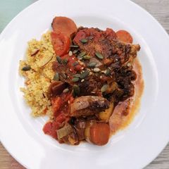 A picture of Chicken thigh traybake.