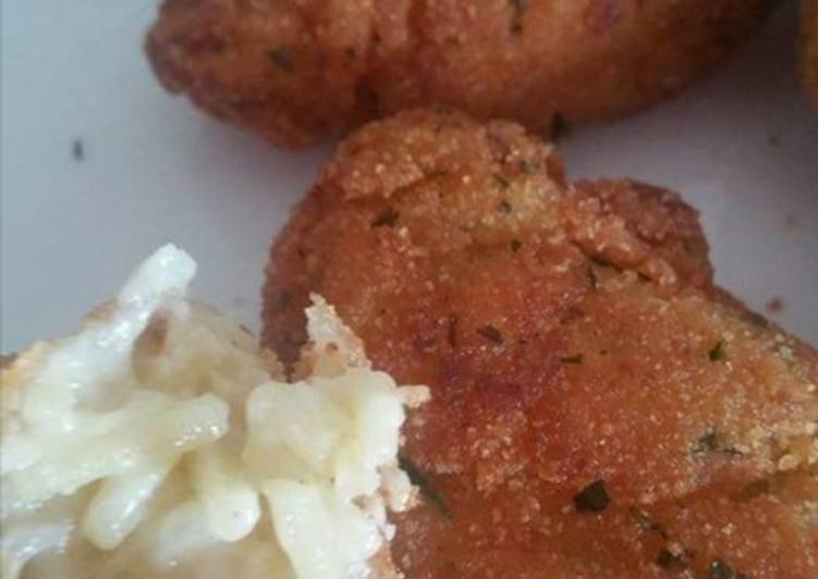 Croquetas de espagueti y queso en mambo