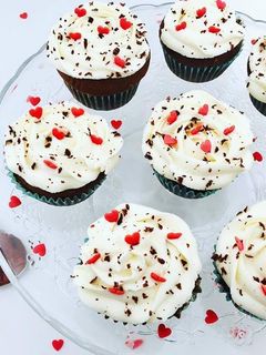 Foto di Cupcake di San Valentino al cioccolato e caffè con cuore di nutella