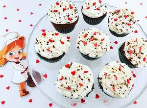 Foto di Cupcake di San Valentino al cioccolato e caffè con cuore di nutella