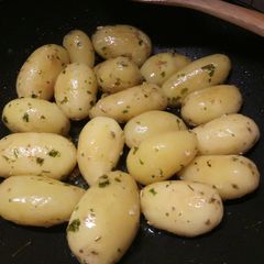 Garlic and parsley butter sautèed new potatoes 🎄 A picture of Garlic and parsley butter sautèed new potatoes 🎄.