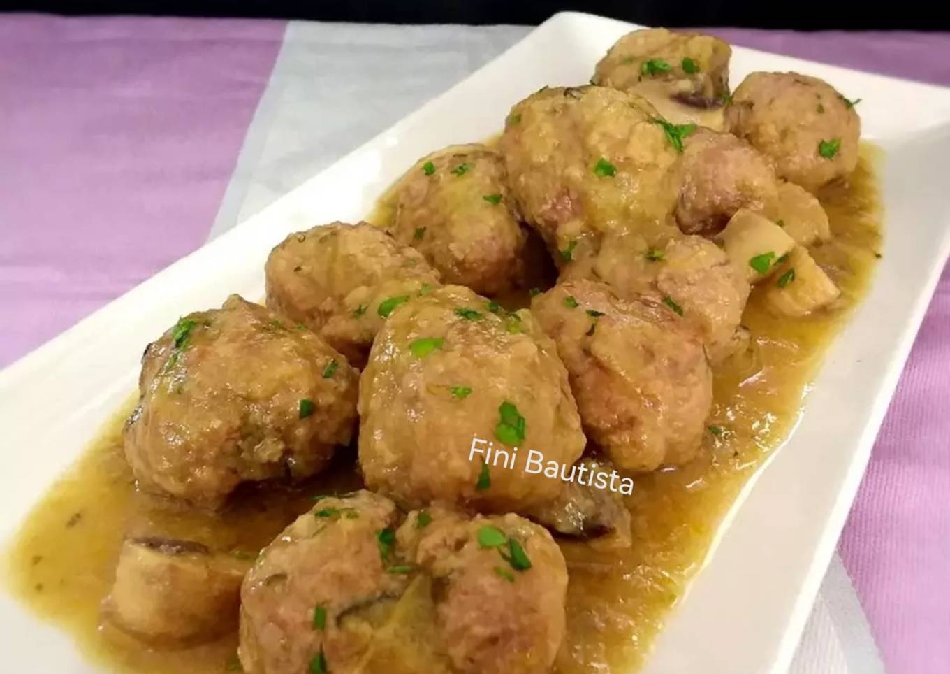 Albóndigas de ternera y calabacín en salsa