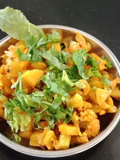 ફ્લાવર બટાકા નું શાક (Flower Bataka Shak Recipe In Gujarati) રેસીપી મુખ્ય ફોટો