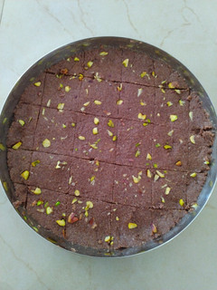 રાગી સુખડી (Ragi Sukhdi Recipe In Gujarati) રેસીપી મુખ્ય ફોટો