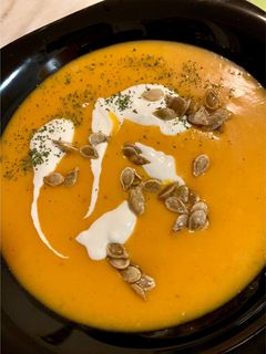 Egyszerű, gyors sütőtökkrémleves recept fotója