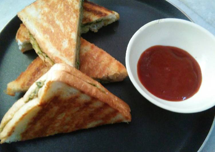 Steps to Make Quick Aloo masala cheese grill sandwich
