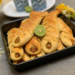 A picture of Chicken bread 🍗🥖🍹.