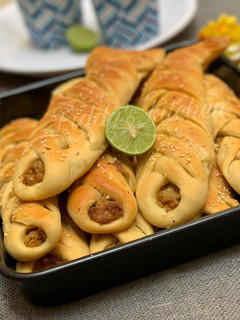 A picture of Chicken bread 🍗🥖🍹.