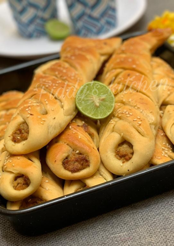 A picture of Chicken bread 🍗🥖🍹.