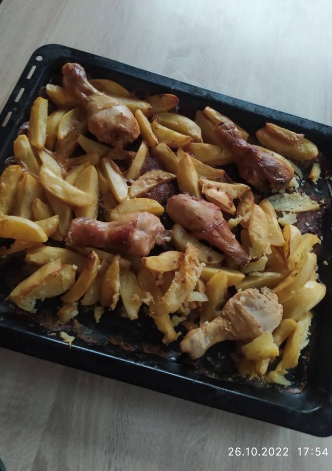 Картопля з гомілками в духовці