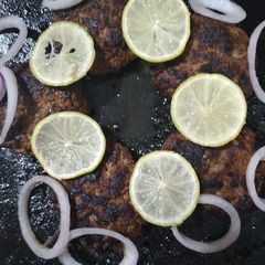 A picture of Tawa kache qeeme ke kabab.