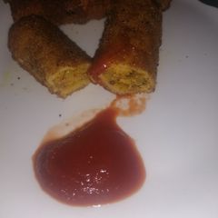 A picture of Tinfish Bread Rolls.