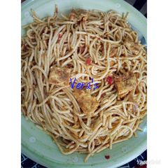 A picture of Spaghetti and fried egg garnishing.