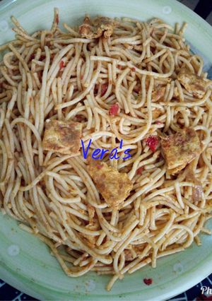 A picture of Spaghetti and fried egg garnishing.