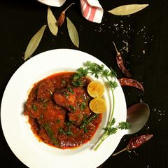A picture of Rui Macher Jhaal (Rohu Fish Curry).