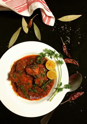 A picture of Rui Macher Jhaal (Rohu Fish Curry).