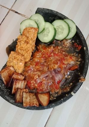 Foto resep 39. Sambal + terong + tempe + timun