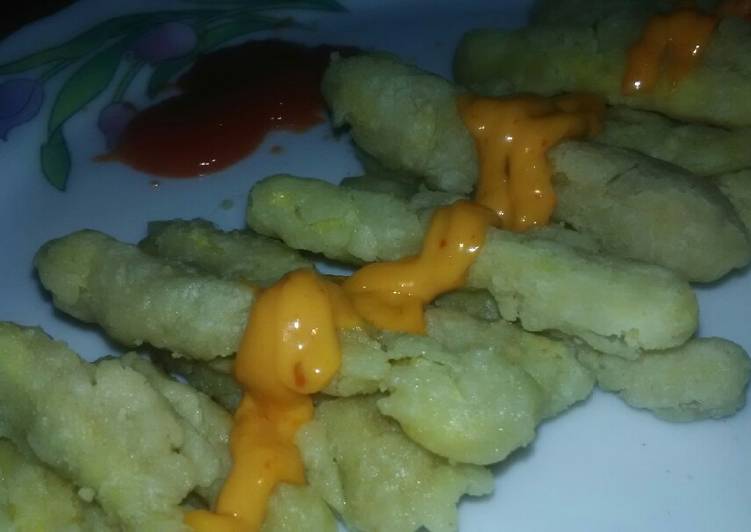 Egg omelet stick with sauce mayonais
