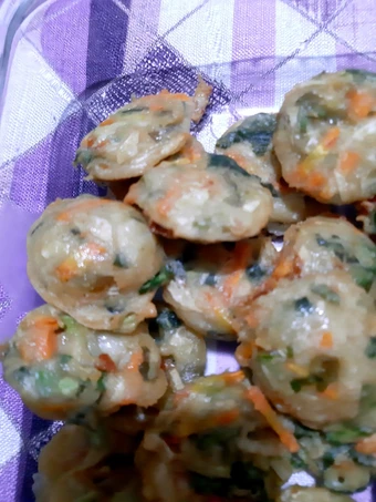 Langkah Gampang Menyiapkan Resep Bakwan sayur renyah kriuk dan bentuknya bulat kecil yang Lezat Sekali Anti Ribet, Menggugah Selera