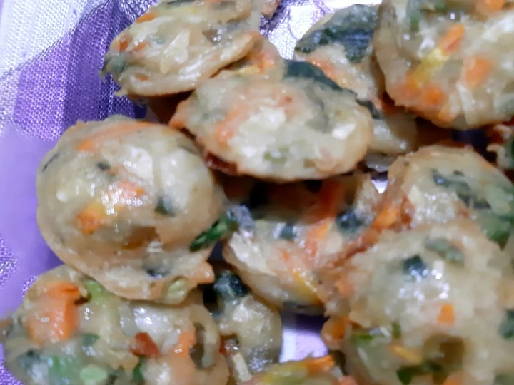 Langkah Gampang Menyiapkan Resep Bakwan sayur renyah kriuk dan bentuknya bulat kecil yang Lezat Sekali Anti Ribet, Menggugah Selera