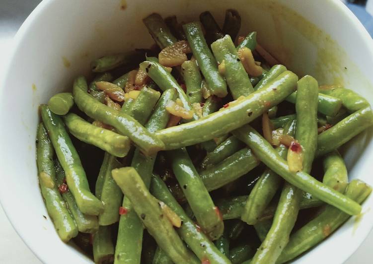 Steps to  Healthy Curry Turmeric Stir-fried Green Beans