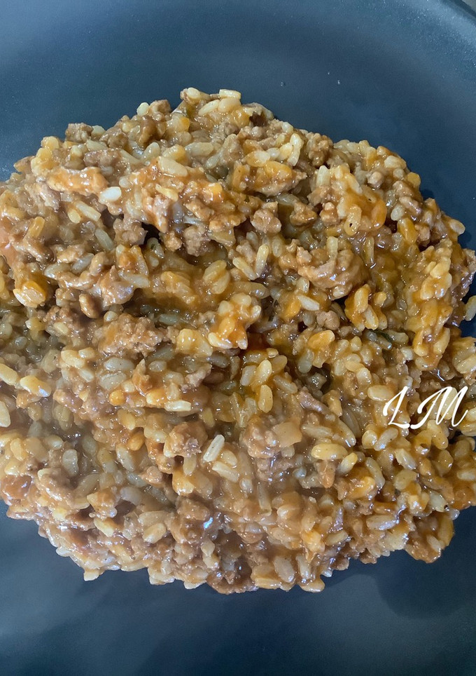 Una foto de Arroz con vino tinto y especias